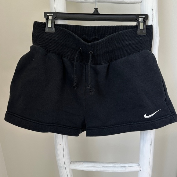 Nike Black Sweatpant Athleisure Shorts Size Small - Picture 1 of 10